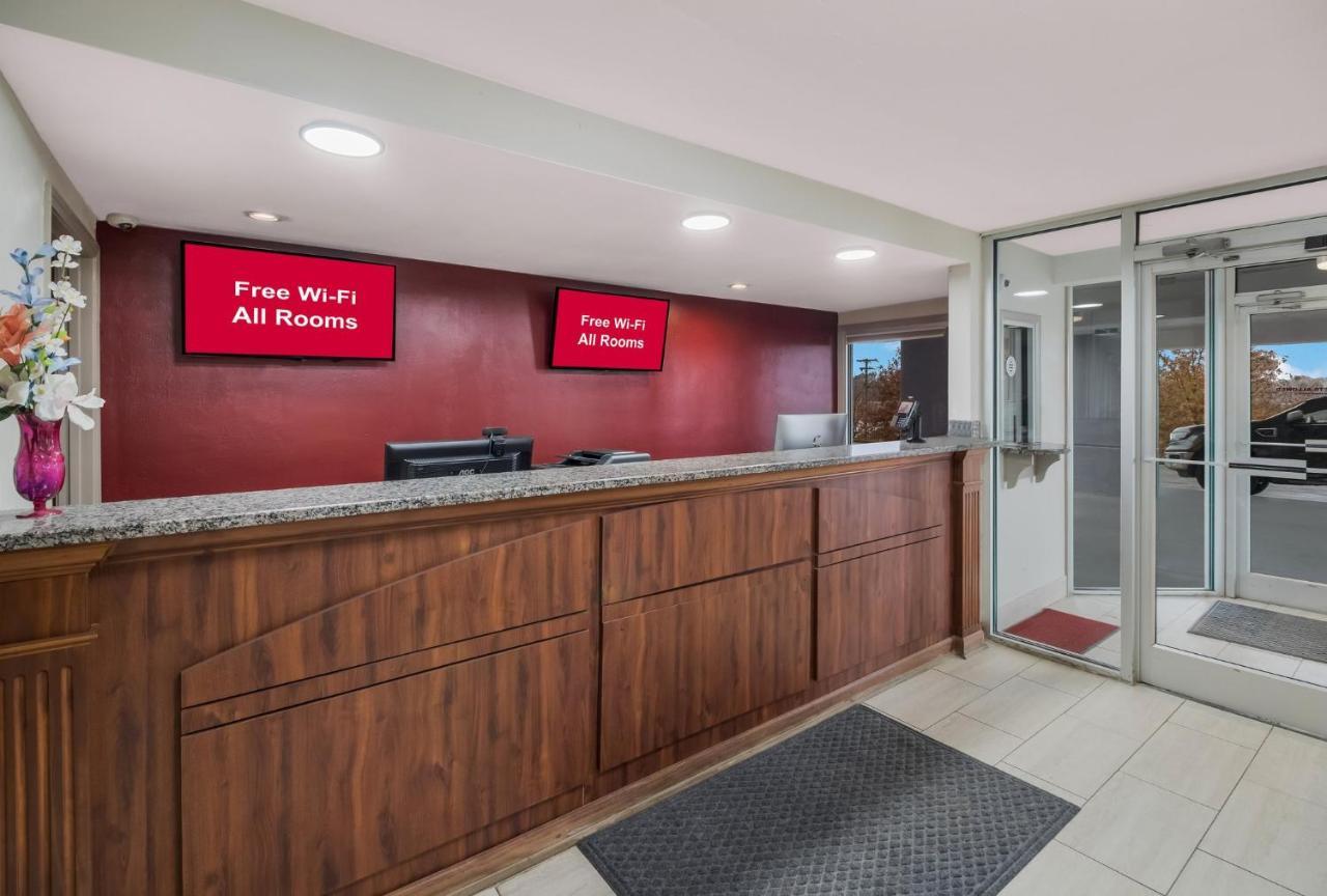 Red Roof Inn & Suites Jackson, Tn Экстерьер фото