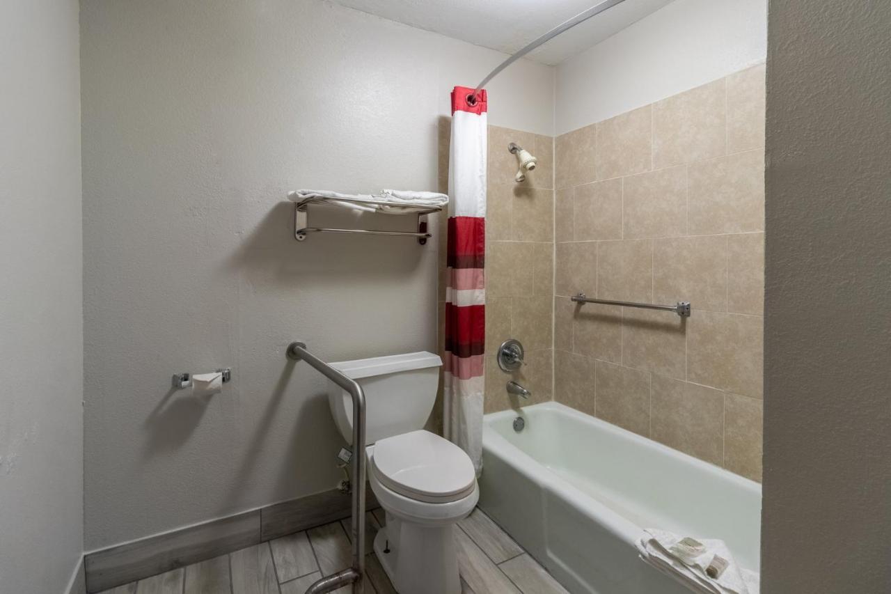 Red Roof Inn & Suites Jackson, Tn Экстерьер фото