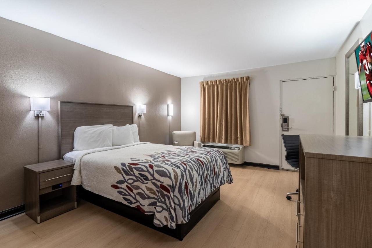 Red Roof Inn & Suites Jackson, Tn Экстерьер фото