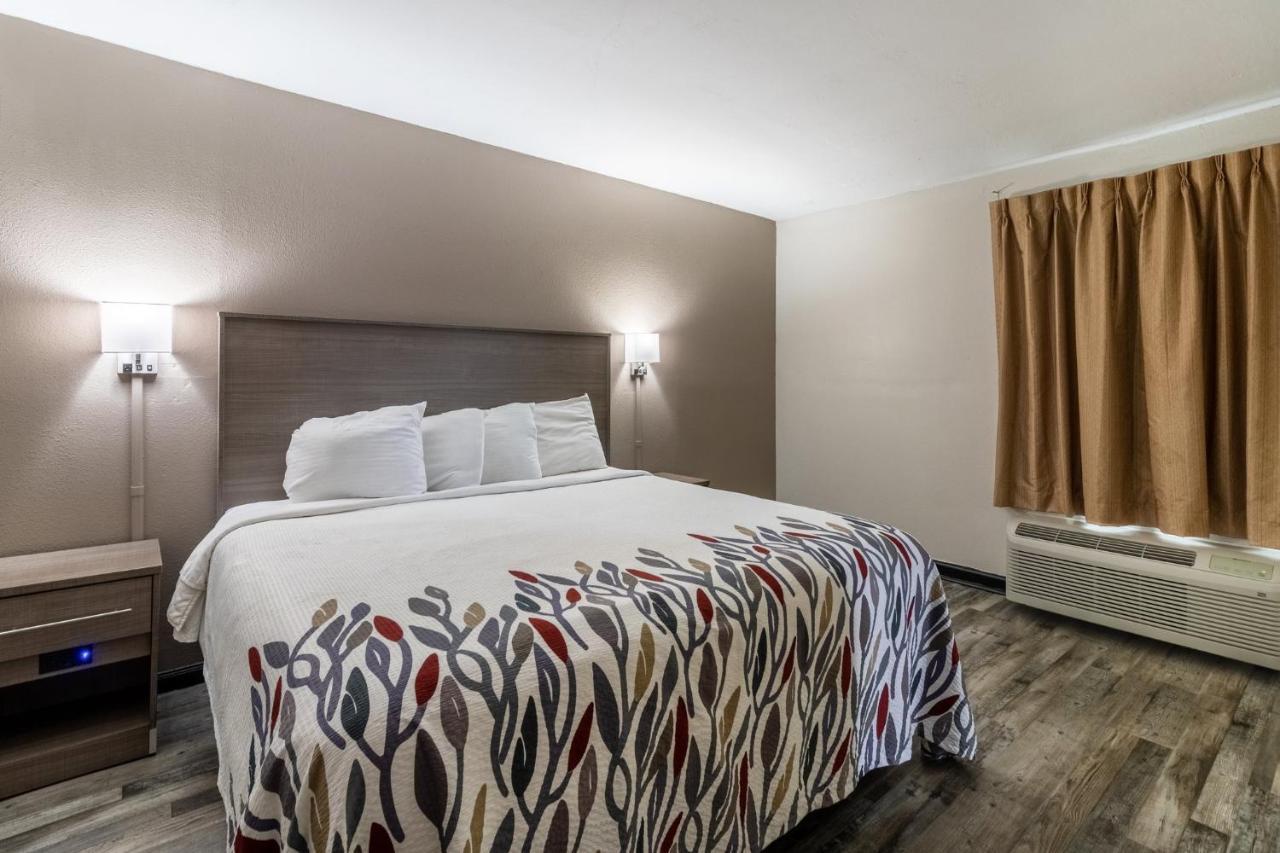 Red Roof Inn & Suites Jackson, Tn Экстерьер фото
